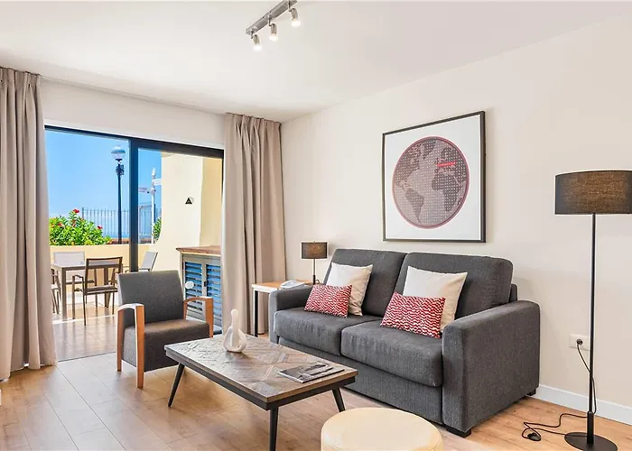 Ramada Residences By Wyndham Tenerife 3* 아데제